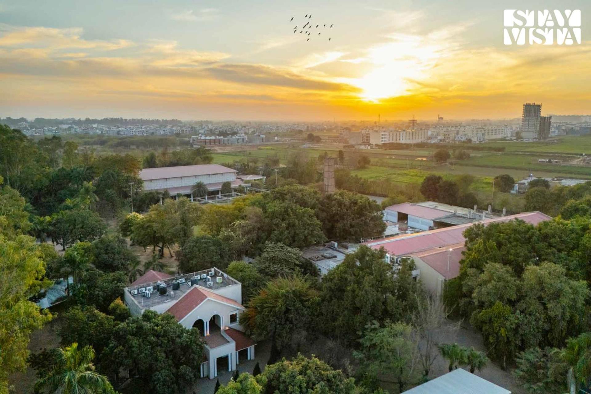 Stayvista At Amour With Lawn Zirakpur Exterior photo